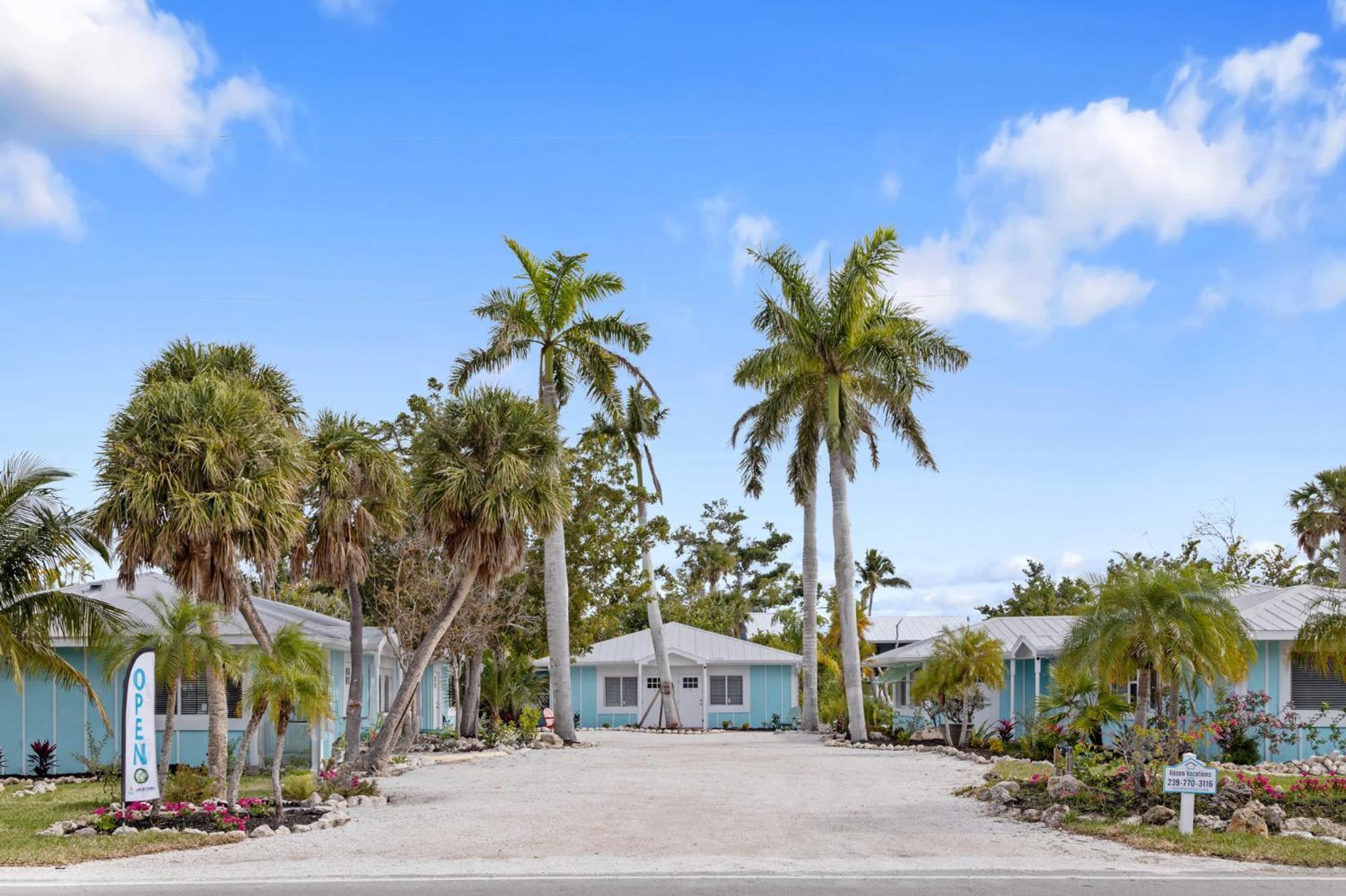 Pirates Cove Cottage At Palm View Inn Of Sanibel With Bikes Exterior photo