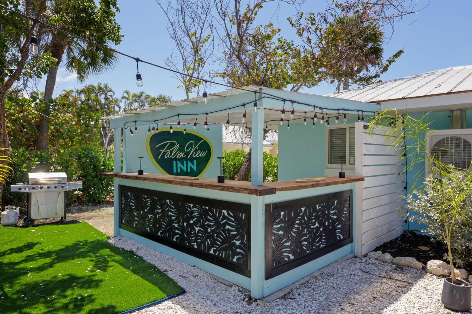 Pirates Cove Cottage At Palm View Inn Of Sanibel With Bikes Exterior photo