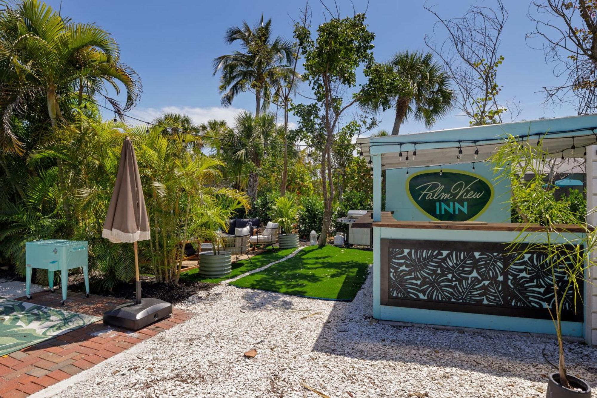 Pirates Cove Cottage At Palm View Inn Of Sanibel With Bikes Exterior photo